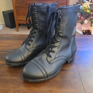 EUC Women's Boots Time and Tru Memory Foam